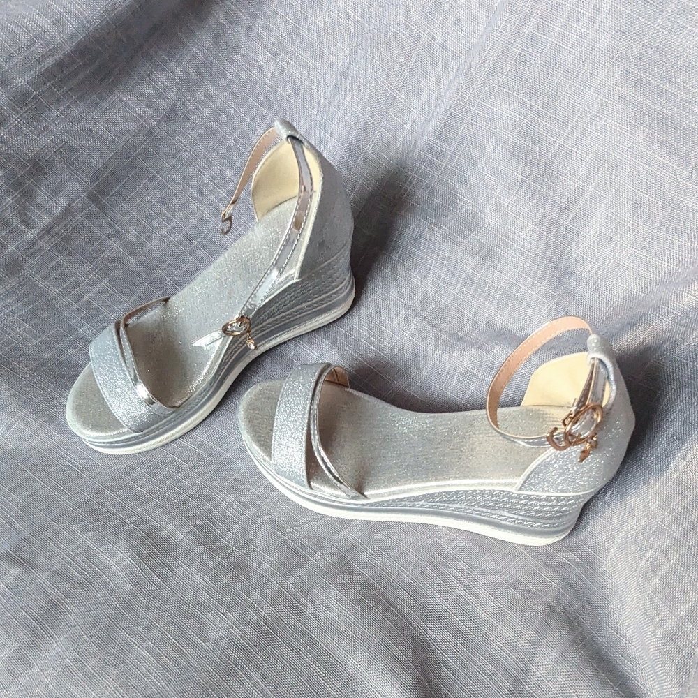Lightweight Silver and White Wedge Sandals - Shein